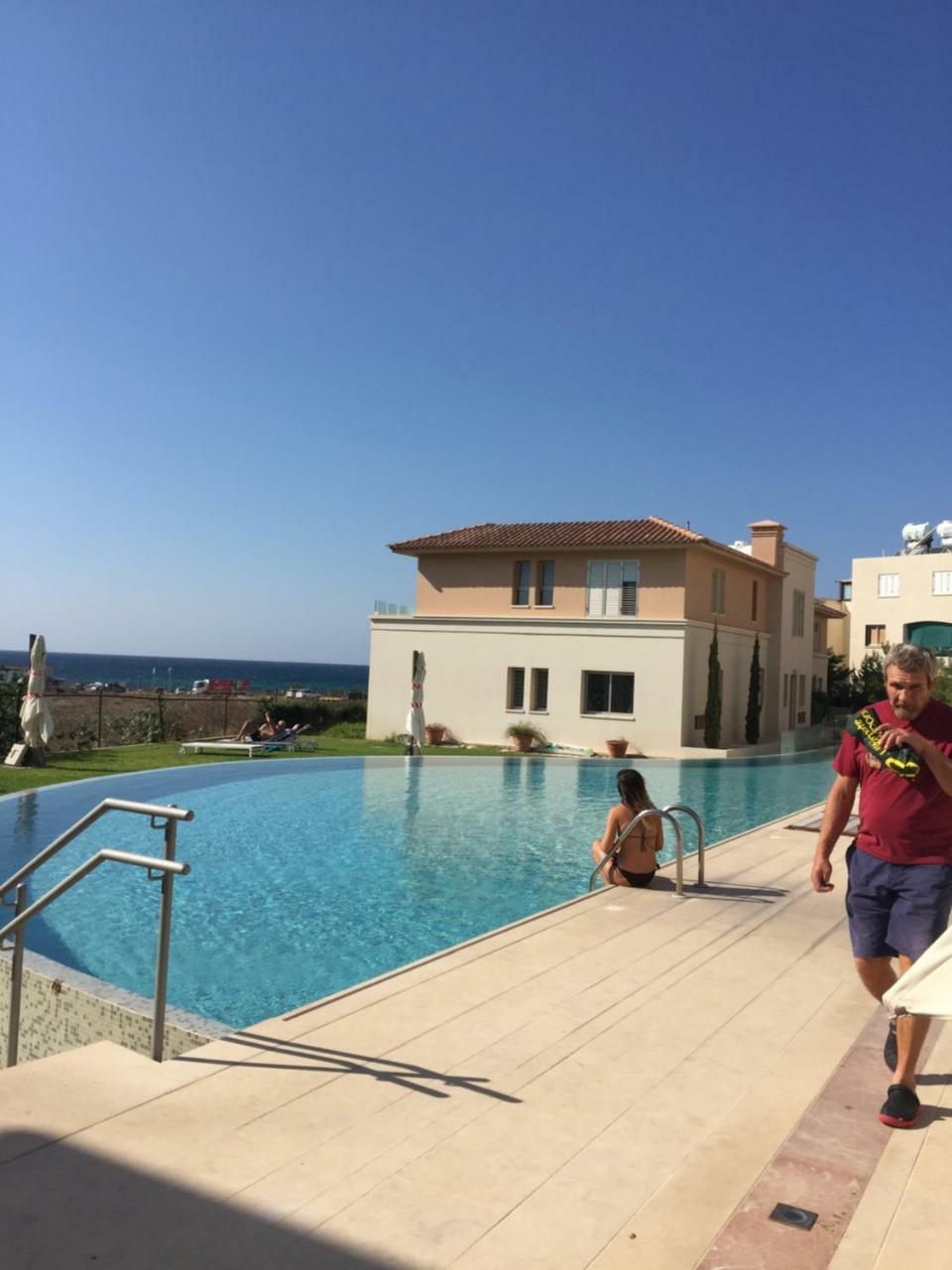 Lingna Luxury Apartment Lighthouse Paphos Bagian luar foto
