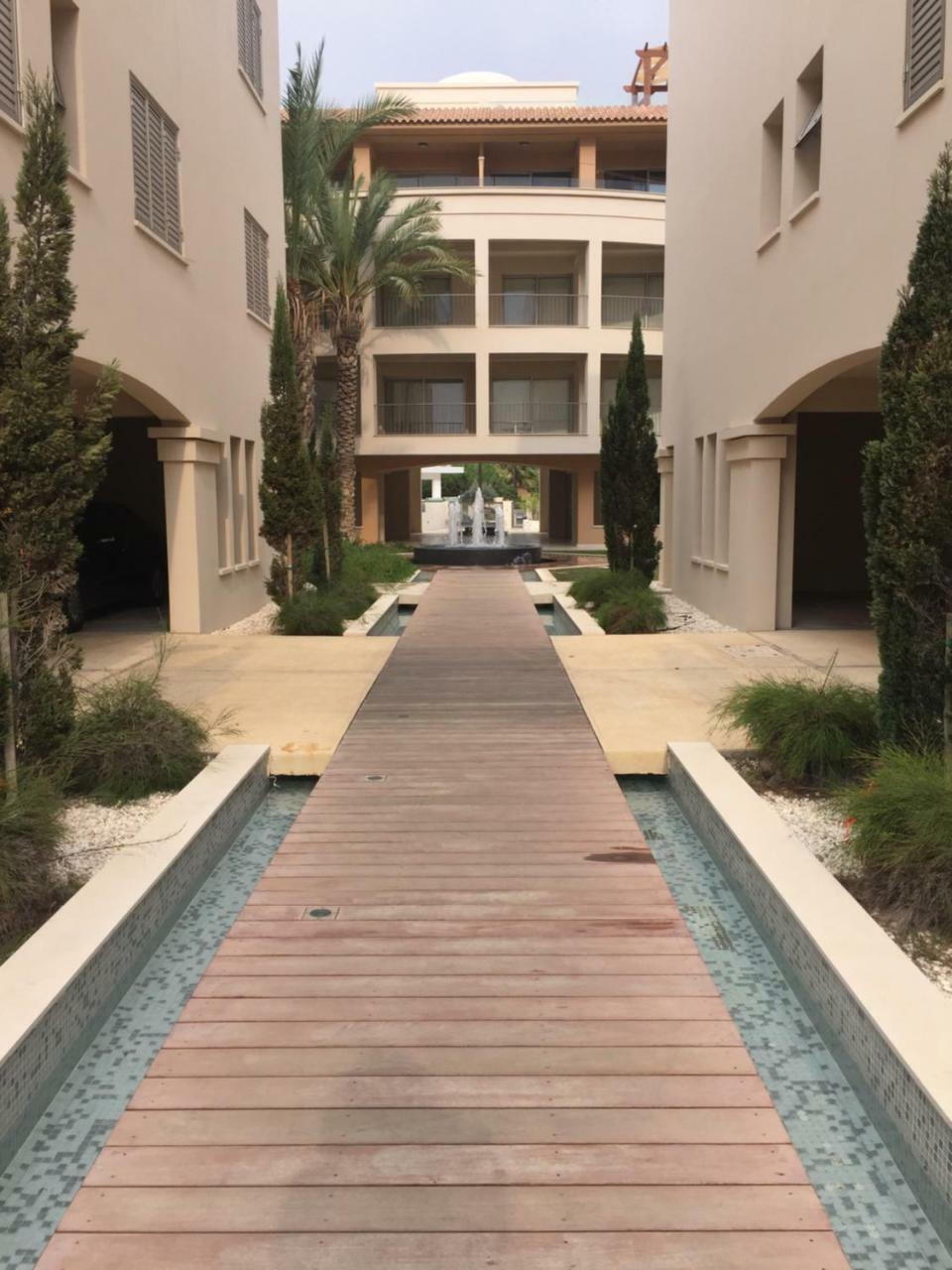 Lingna Luxury Apartment Lighthouse Paphos Bagian luar foto