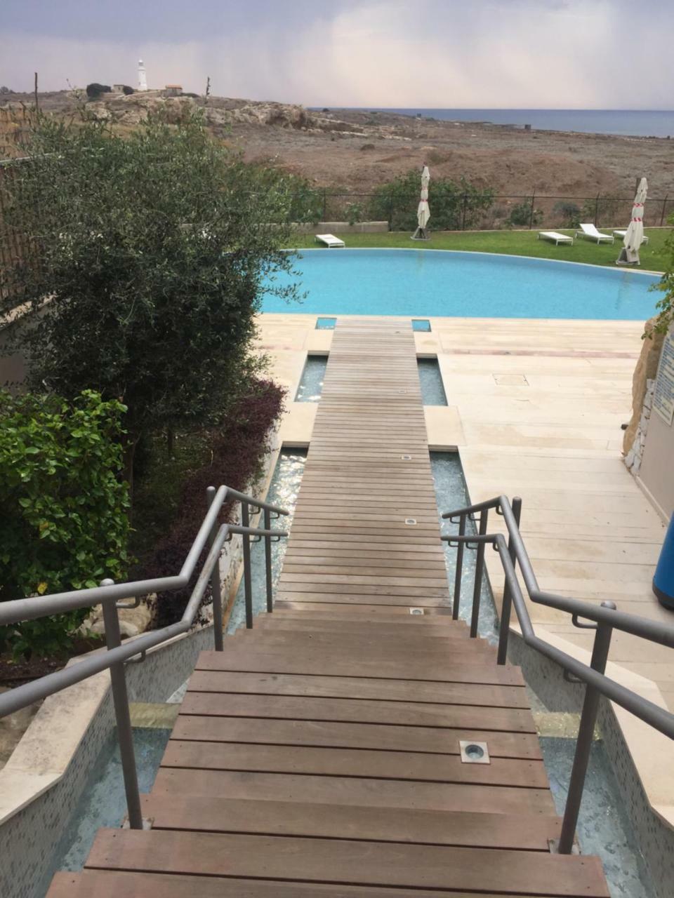 Lingna Luxury Apartment Lighthouse Paphos Bagian luar foto
