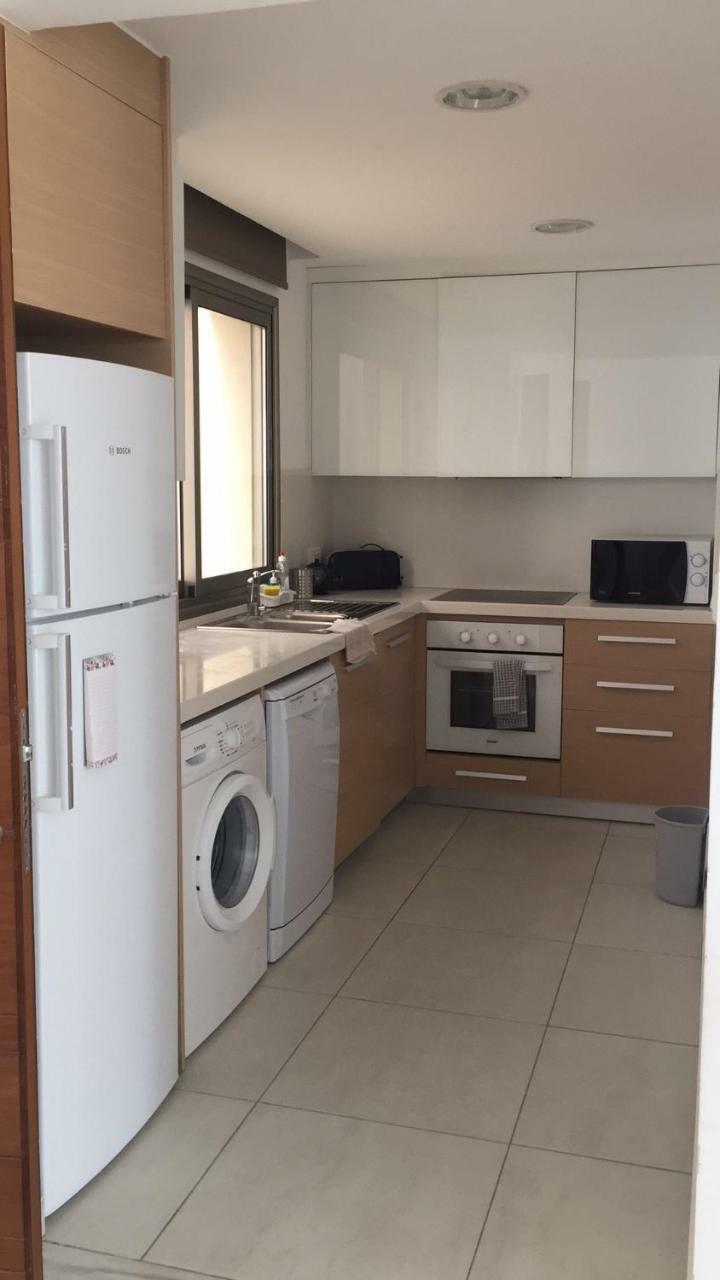 Lingna Luxury Apartment Lighthouse Paphos Bagian luar foto